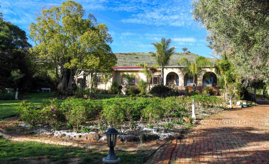 5 Bedroom Property for Sale in Uniondale Western Cape